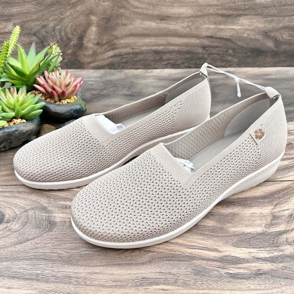 Tommy Bahama Beige Flats